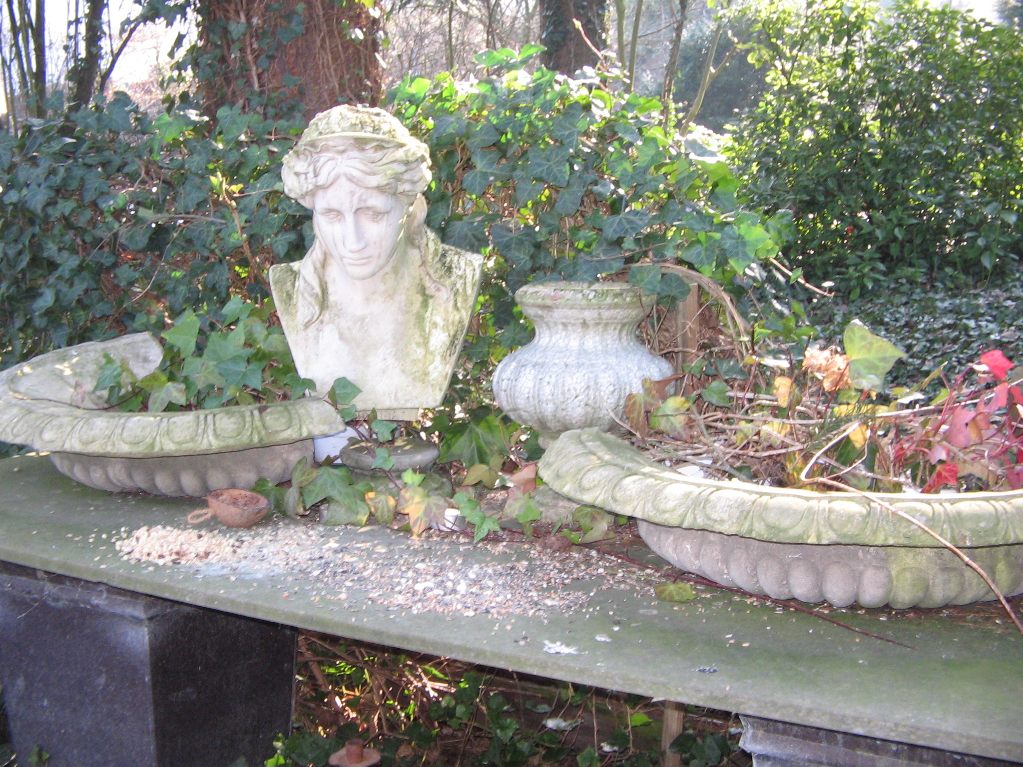 klassische Gartendeko